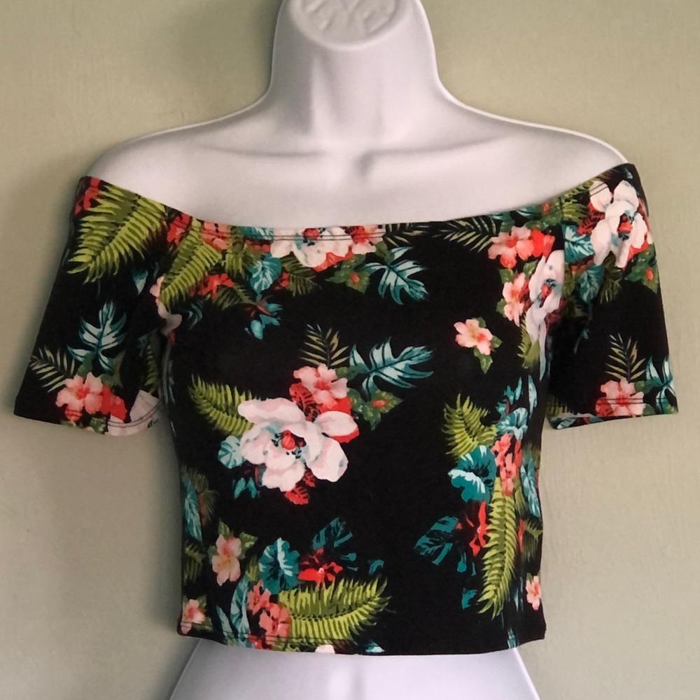 NWT Mudd off the shoulder tropical crop top